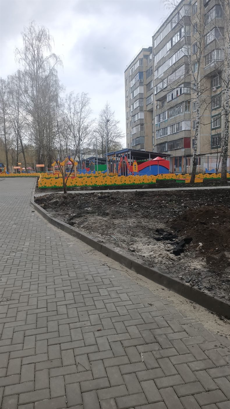 Монтаж МАФов и благоустройство двора
